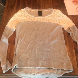 Long sleeve grey too with lace detail